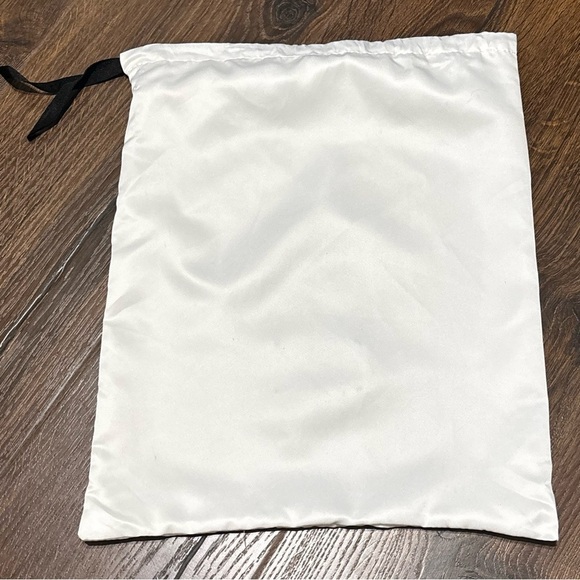 Gucci White Satin Dust Bag 12.5” x 15.5” - Picture 2 of 4